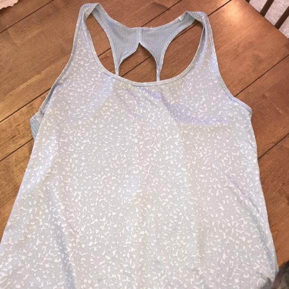 Under Armour Tank - Picture 1 of 3